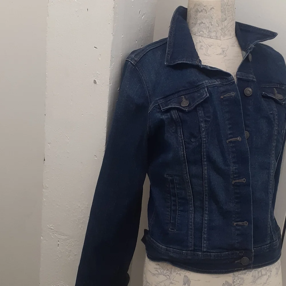 Old Navy classic Denim Jacket In Dark WORN Wash Sz M - Picture 3 of 9